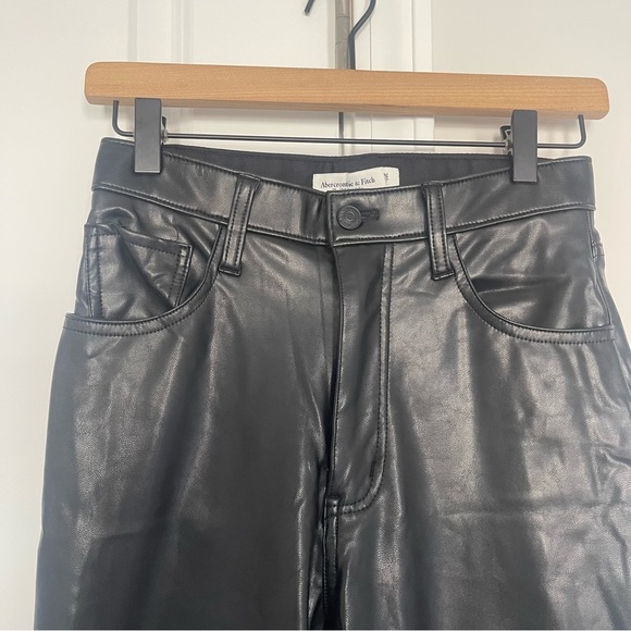 A&F Curve Love 90s Straight Faux Leather Pants Black Size 26 - Picture 5 of 8